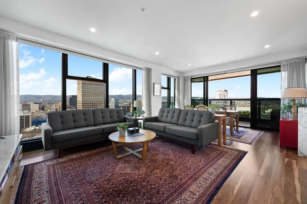 Adelaide 2房  Elevated Luxury Living with Spectacular Hills-to-Coast Panoramas