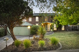 13 Highwood Drive, Wheelers Hill