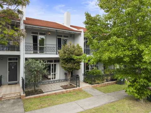 Flat Bush 4房  Affordable 4-Bedroom Concrete Home in Flat Bush