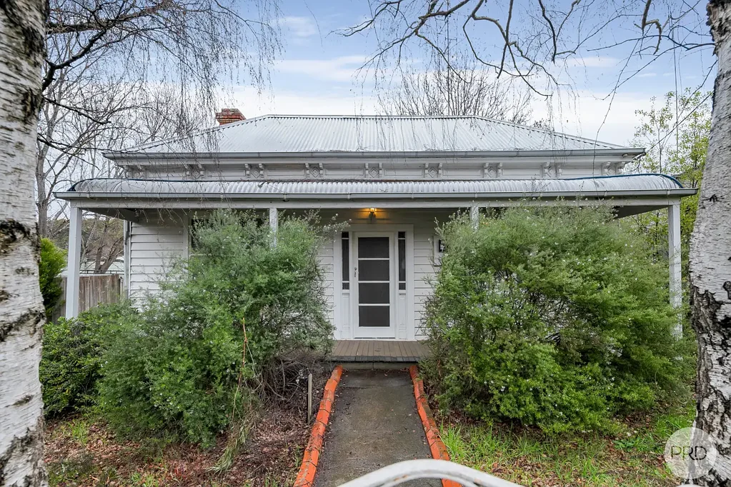 ARTIST'S COTTAGE ONLY MINUTES WALK TO TOWN