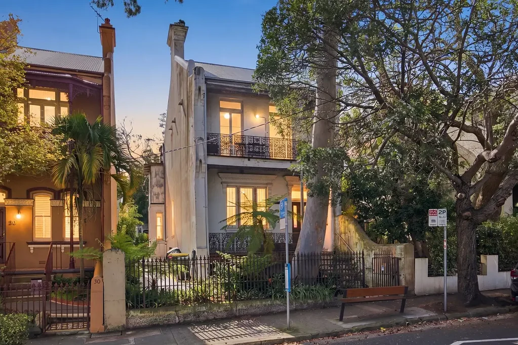 Glebe 4Zimmer A RARE GLEBE TERRACE WITH THREE SELF-CONTAINED RESIDENCES