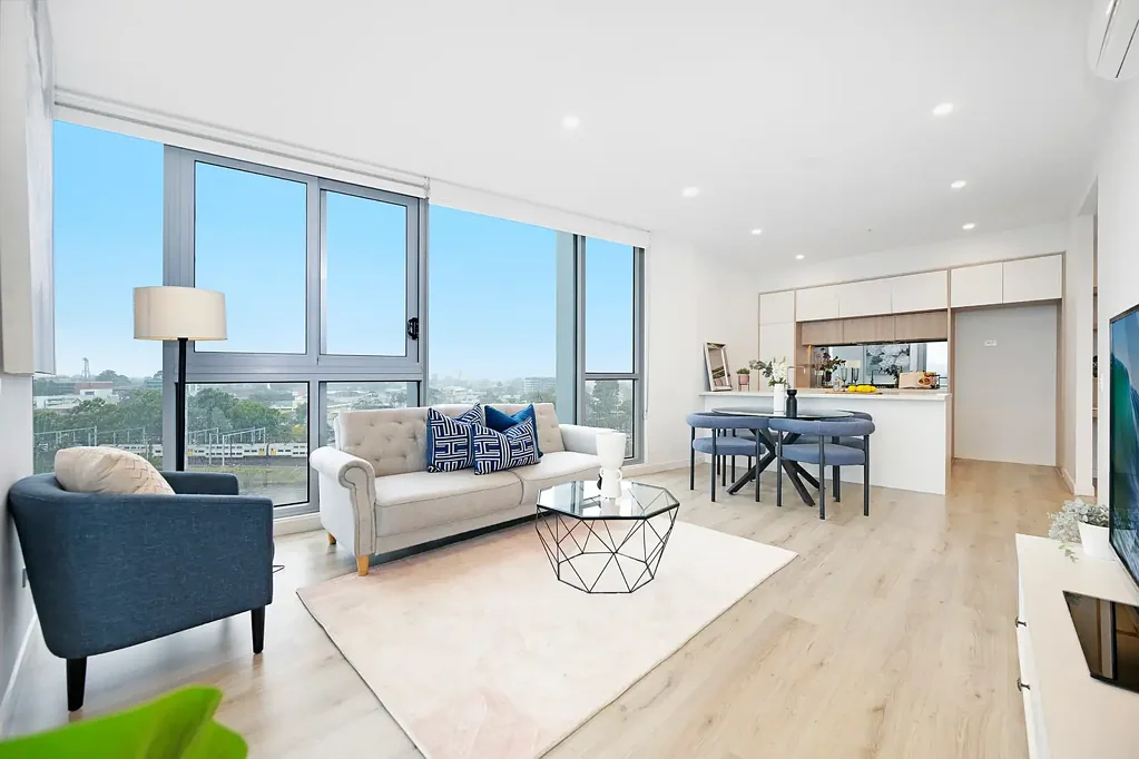Penrith 2 Bedroom Thornton - North Facing, Blue Mountains & Park Views