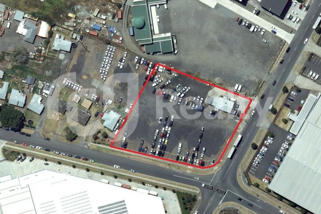 Mangere Bridge Up To 14,000SQM Metalled Yard - Mangere