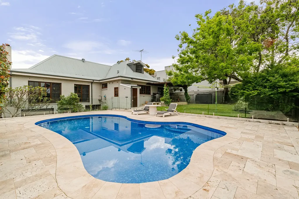 Oatley 4ਬੈੱਡਰੂਮ Spacious Family Home with Redevelopment Potential (STCA)