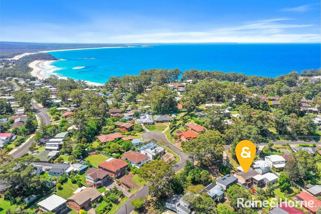 Mollymook Beach 5ਬੈੱਡਰੂਮ Tranquil Treetop Retreat with Ocean Glimpses