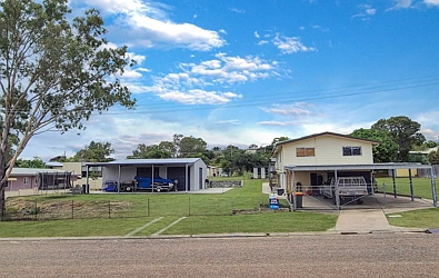 Collinsville 4 Slaapkamer The Complete Package - Dual Blocks, Big Shed & Room to Move