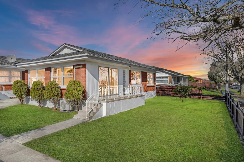 Manurewa 4房  "Low Maintenance, Brick & Tile"
