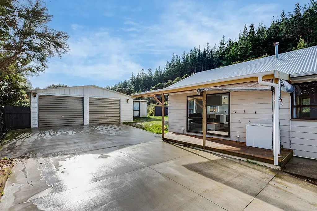 Wainuiomata 2chambre Starter with a Section - Motivated Owner!