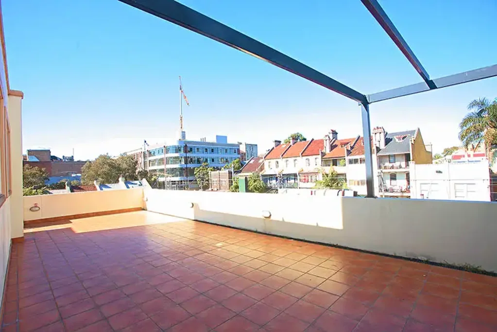 Modern spacious one bedroom apartment
