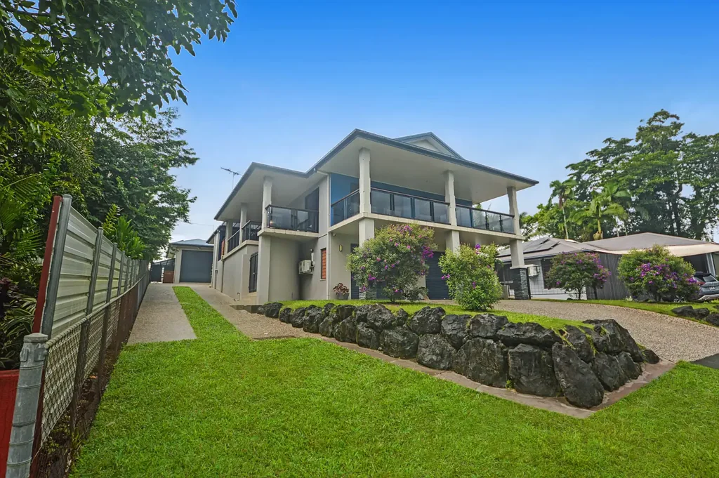 Goondi Hill 3房  Dual Living | 853m² | 3 Bed | 3 Bath | 4 Car | $1.1 Million