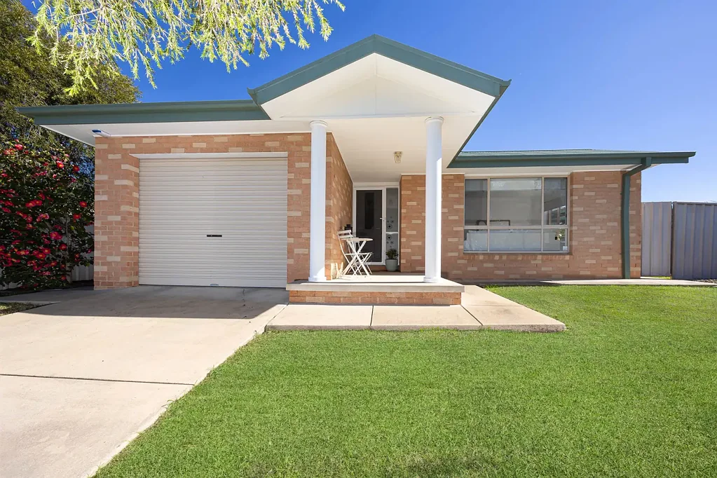 2/70 Tamar Drive, Tatton, NSW 2650