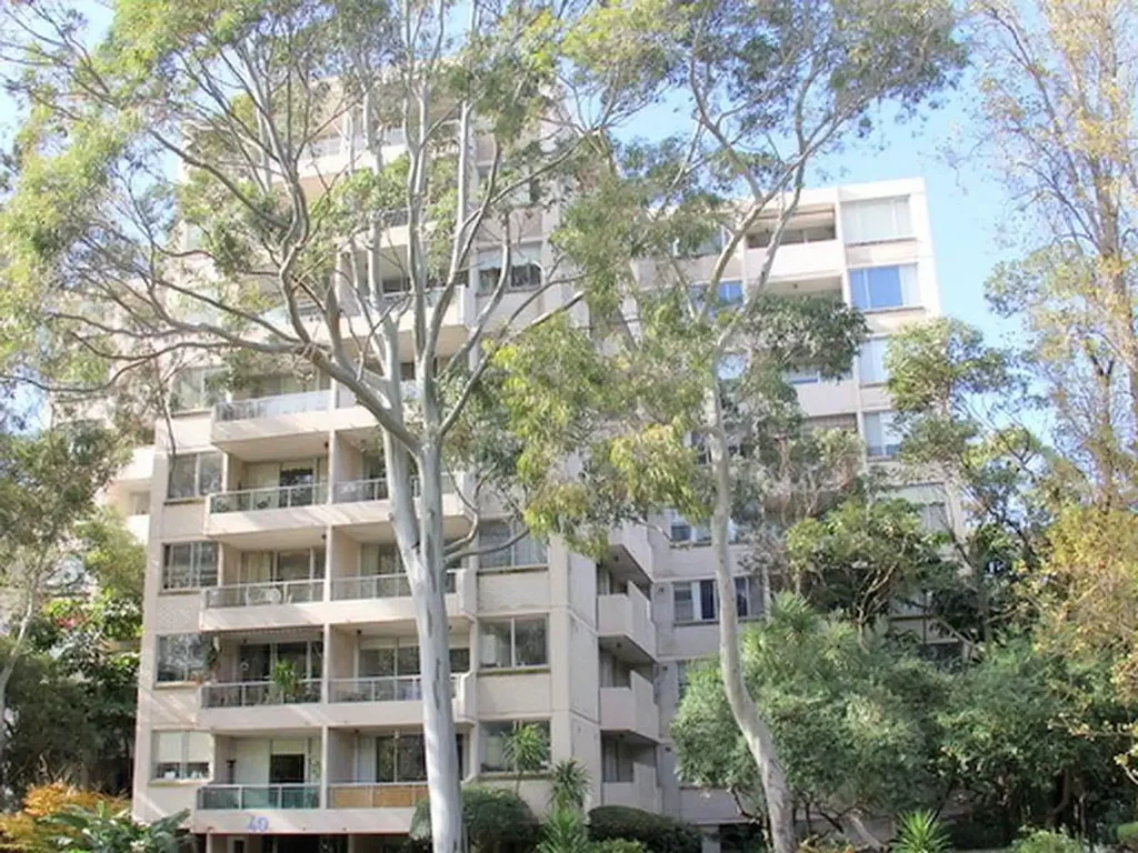 Spacious, 3 bedroom security apartment in great location.