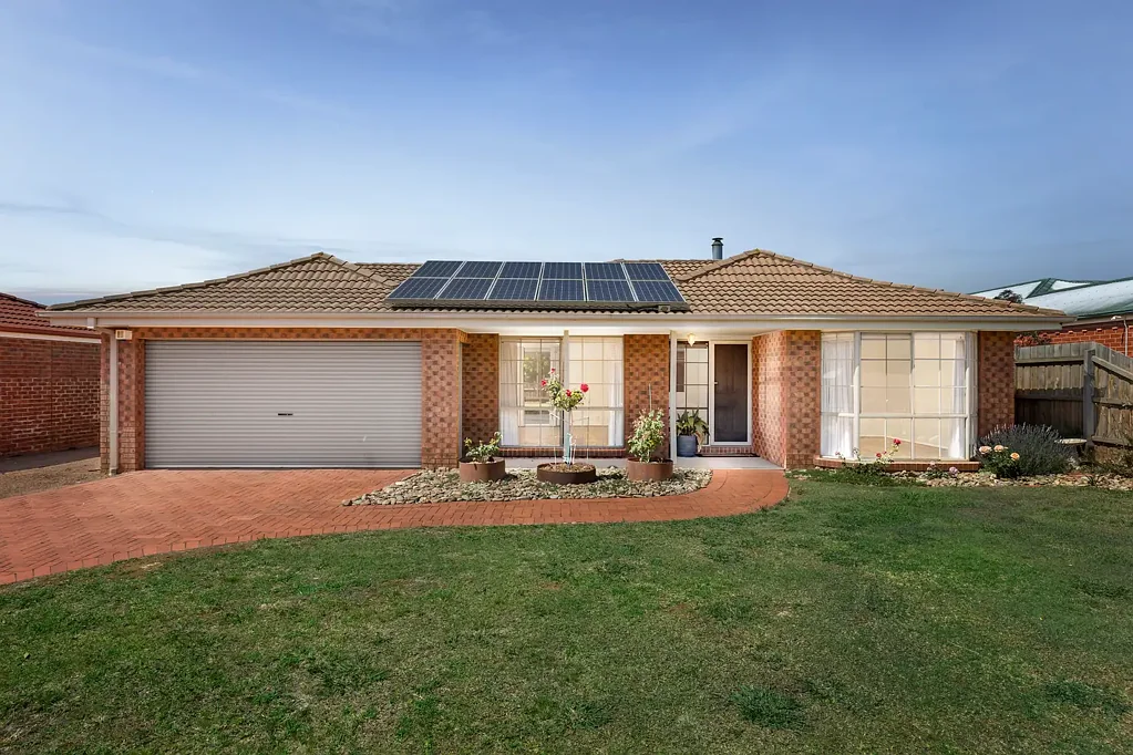 27 Cahill Drive, Brookfield, VIC 3338