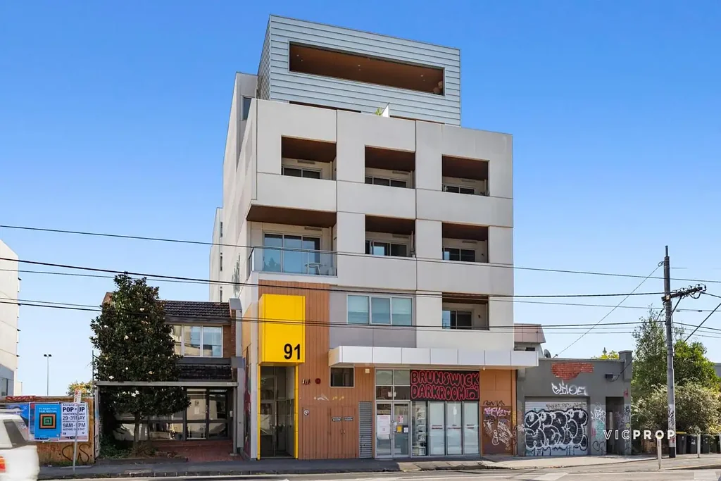 Brunswick East 1房 Brunswick East精装一居室 开放式起居 现代厨房优质电器 低维护内城生活 便捷交通咖啡馆 CLOSING DATE SALE (UNLESS SOLD PRIOR) TUESDAY 30TH JUNE 5:00PM