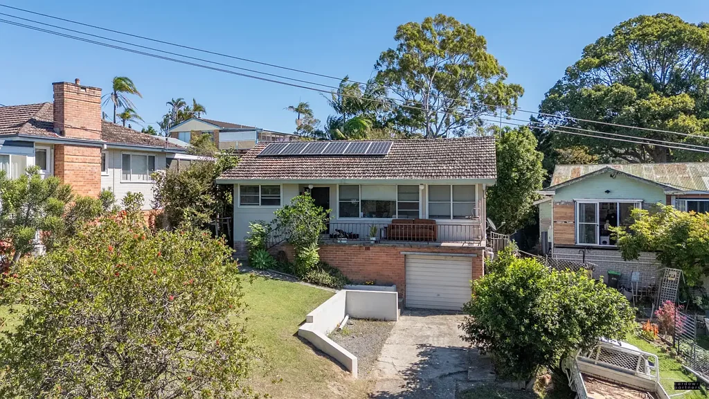 Urunga 3غرفة نوم Charming Home with Endless Potential in Prime Urunga Location