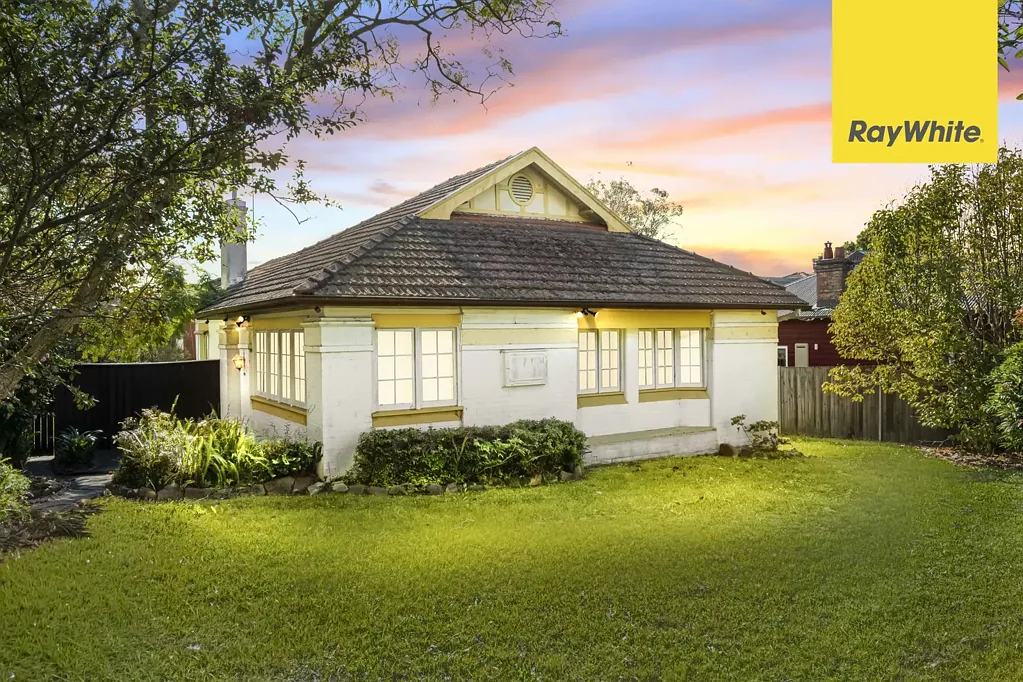 Epping 3Moenga Cozy Family Home with Re Development Potential in Prime Locale (STCA)