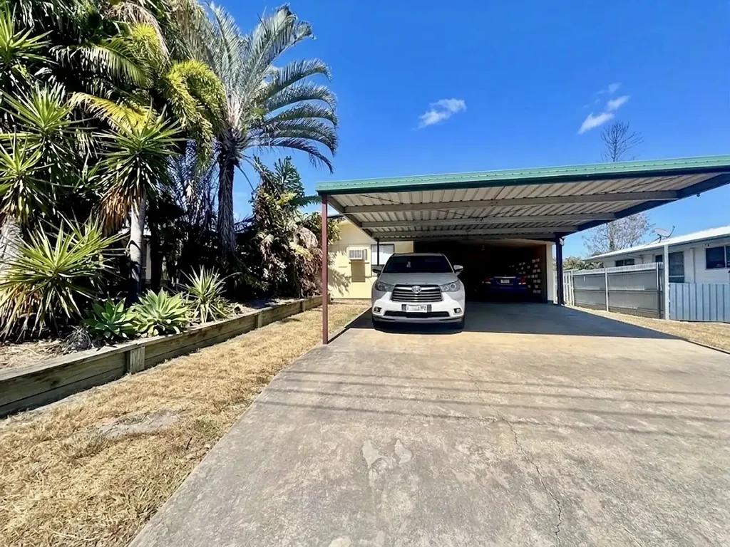 Moranbah 3બેડરૂમ SPACE TO ENTERTAIN, ROOM TO MOVE & A SHED TO IMPRESS