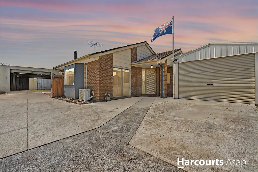 11 Craigton Court, Cranbourne North, VIC 3977