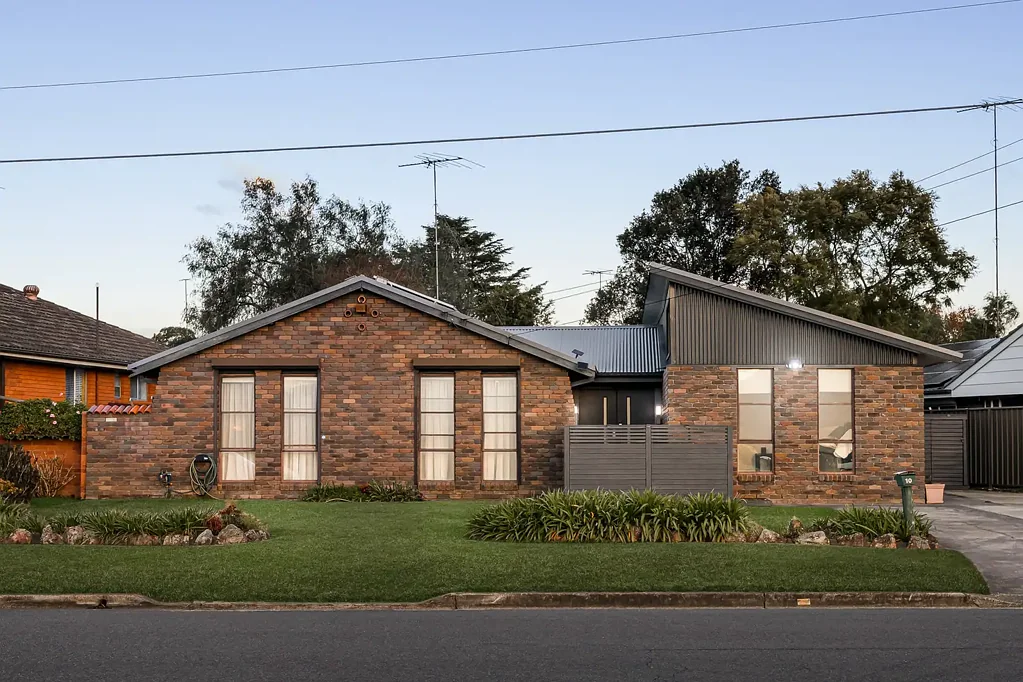 Emu Plains 5部屋 Single Level Stunner!