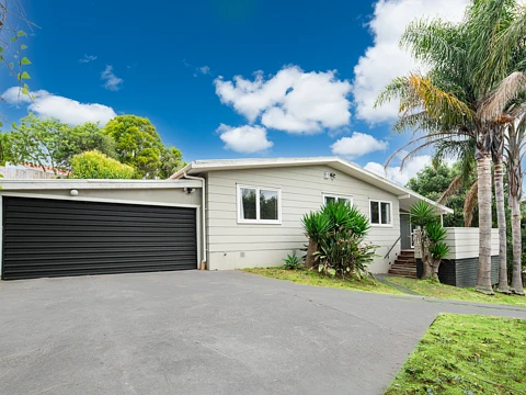 Glenfield 4房 翻新or开发？1,087㎡永久产权土地，Wairau Park旁，投资自住两相宜！ Do-up Project Awaits! Endless Potential