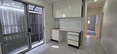 2 bed water gas internet parking incl