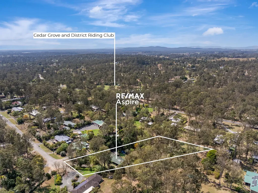 Cedar Grove 4 Slaapkamer Rustic Acreage Cottage with Lifestyle and Potential