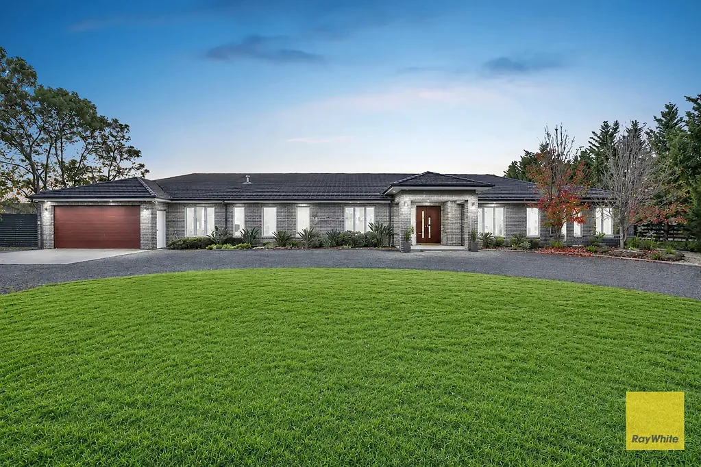 Hoppers Crossing 4Kwarto FORTHCOMING AUCTION - A Grand, Good As New Family Home on 4003m2 of Land