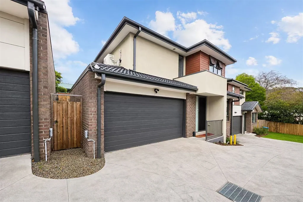 Modern Family Townhouse in a Prime Ringwood East Location (Partial Furnished)