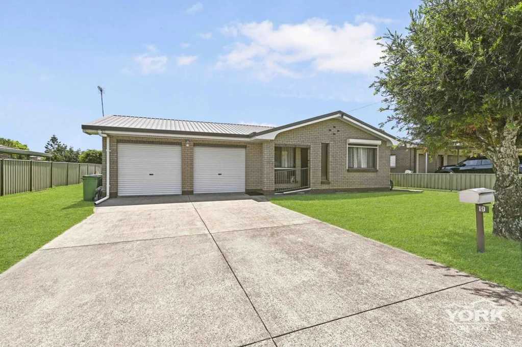 19 Bischof Street, Wilsonton Heights, QLD 4350