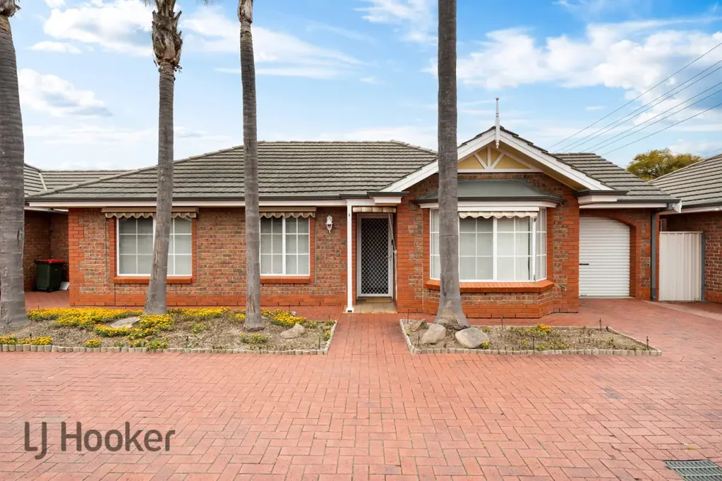 North Plympton 2Kwarto Free-Standing Home with Bay Window