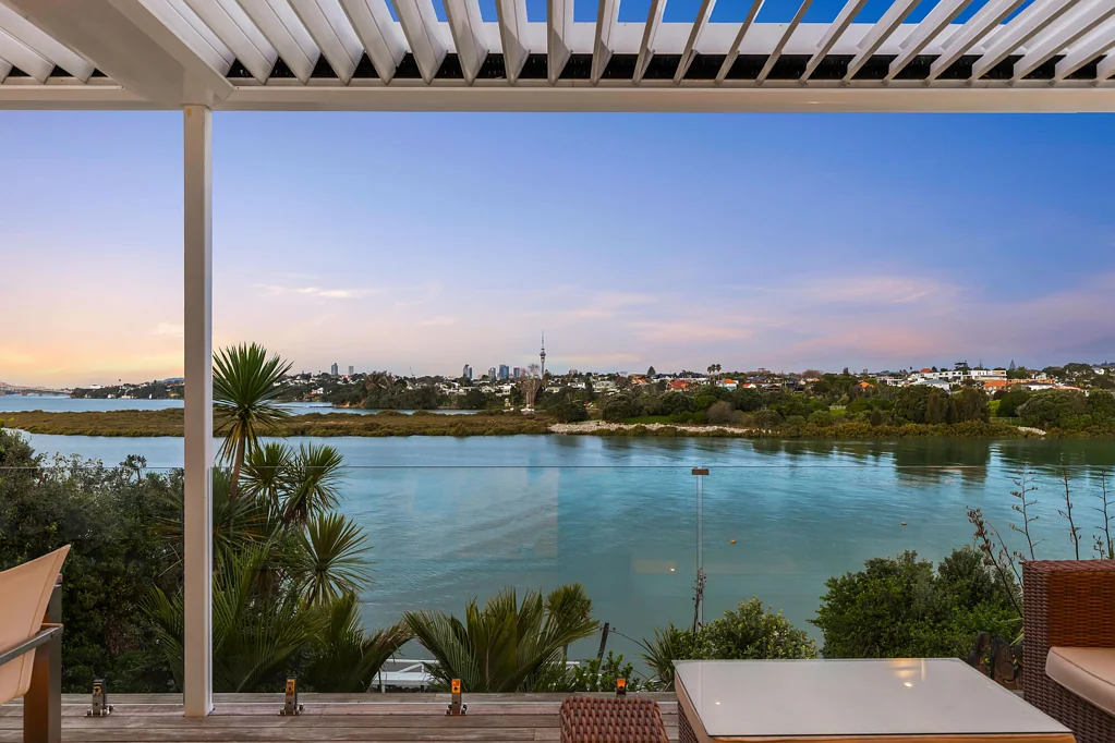 Point Chevalier 5Kwarto An exceptional, premium, waterside opportunity.