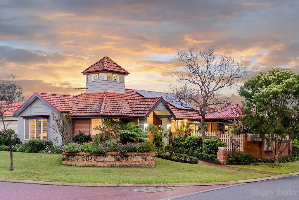 Canning Vale 3房  Renovated Family Living with High Ceilings & Beautiful backyard