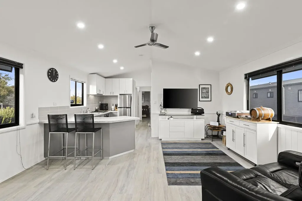 Swan Bay 3房  Modern Comfort and Outdoor Entertaining Appeal