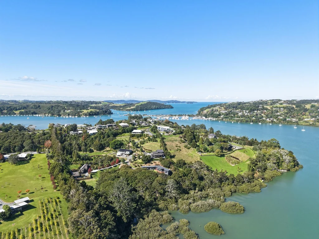 Matakana 3ห้องนอน Sanctuary Above the Water, Minutes to the Village