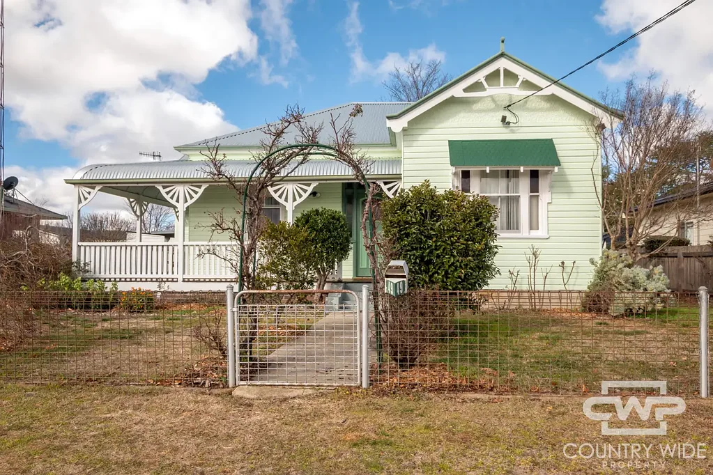 Beautifully Renovated Two-Bedroom Cottage
