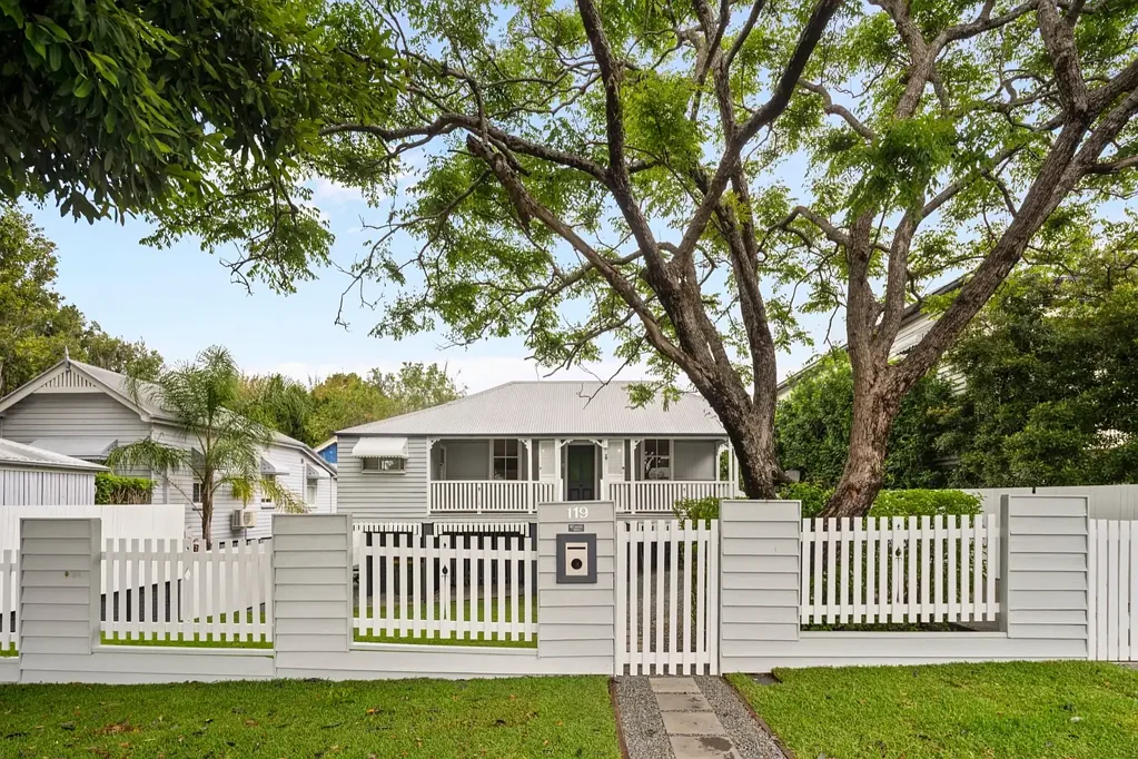 Bulimba 4房 美丽的 Bulimba Queenslander，具有增值潜力 Beautiful Bulimba Queenslander with value-adding potential