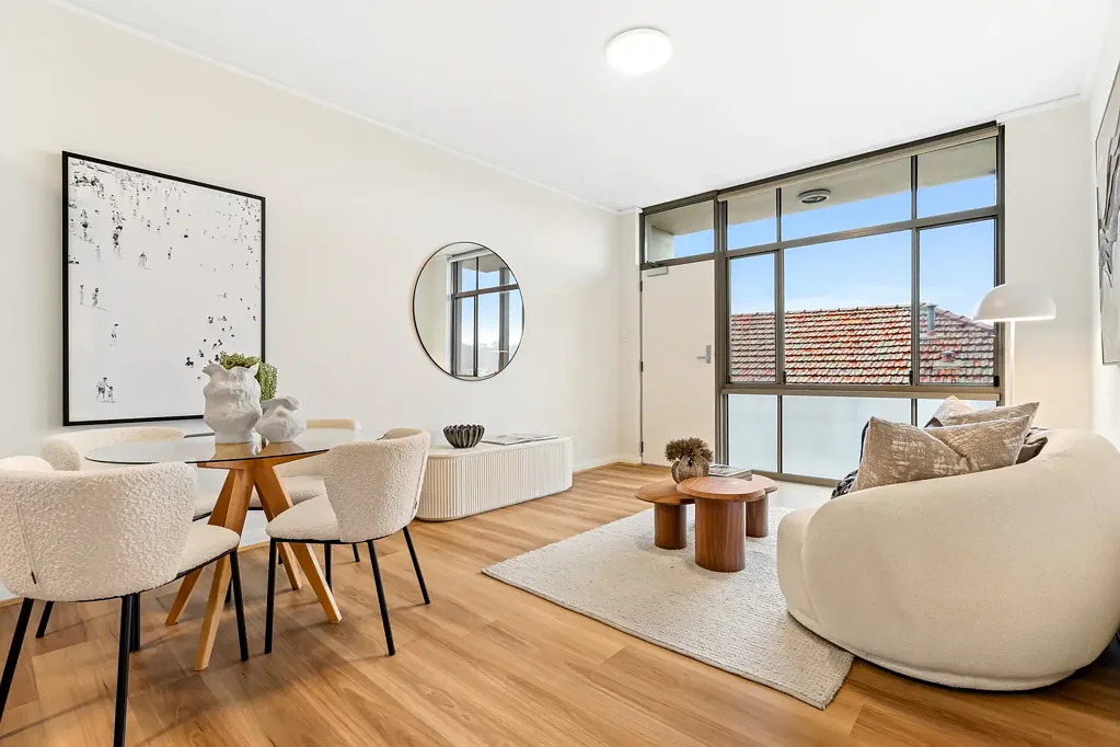 Brookvale 2ห้องนอน Elevated Ground Floor Apartment with North-Facing Courtyard and Unmatched Convenience
