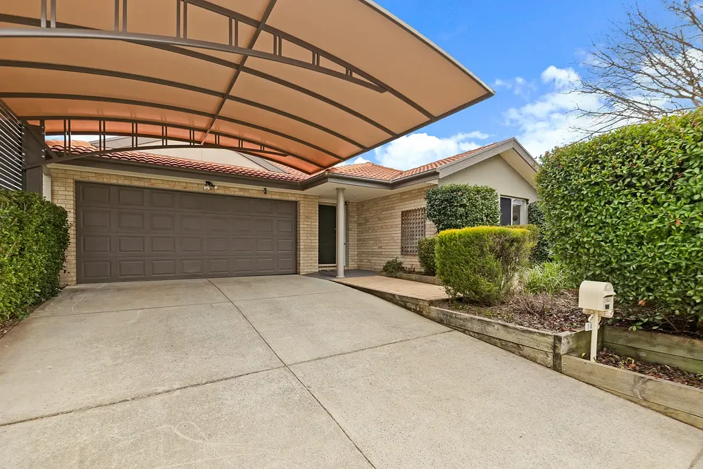 14 Hanrahan Crescent, Dunlop, ACT 2615