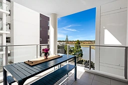 235/129 Laver Drive, Robina