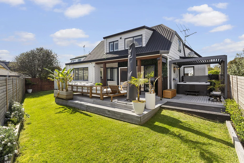 Botany Downs 3房  More than Meets the Eye