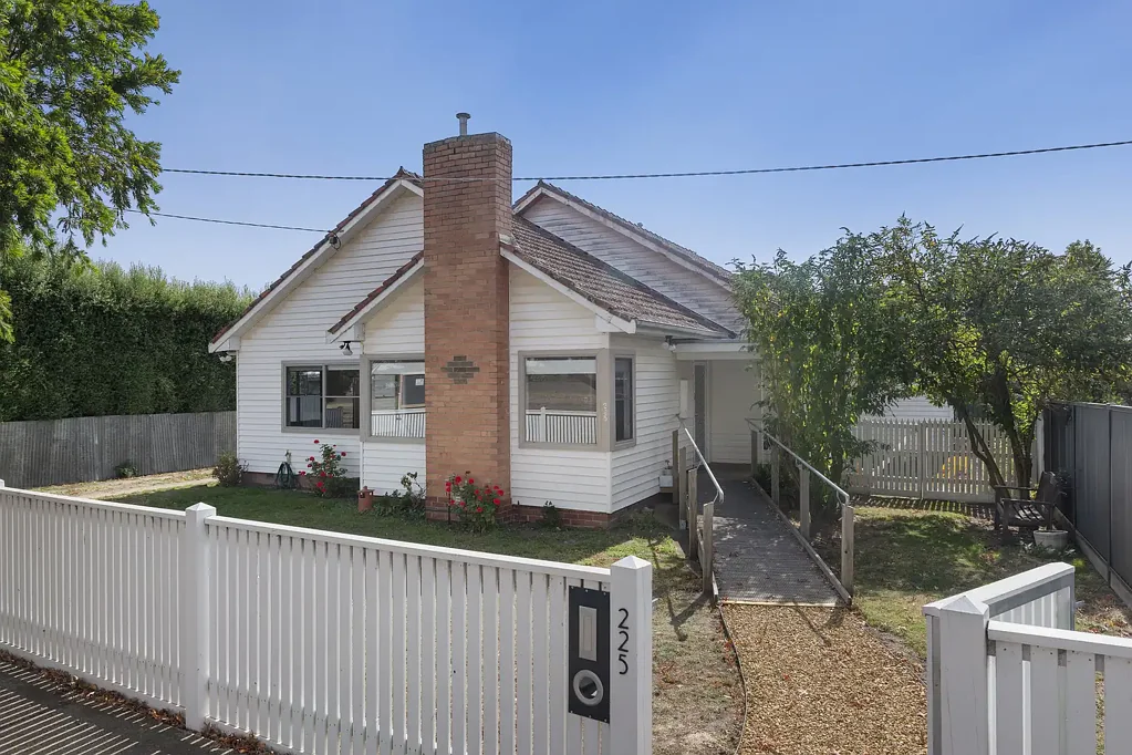 Beautiful 5-Bedroom Family Home with Ample Space and Modern Features
