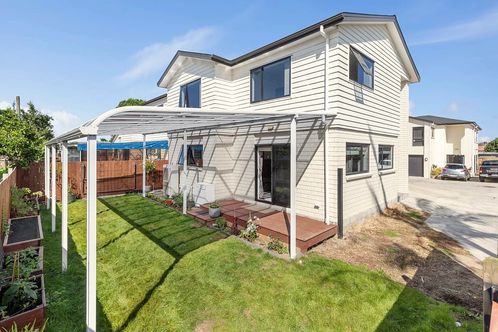 Papatoetoe 4 Bedroom Modern Family Living - Space, Style & Convenience!