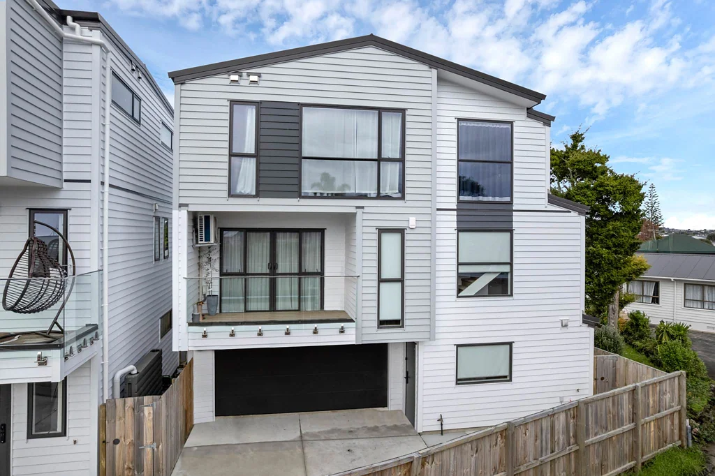 Bucklands Beach 4Habitaciones Walk to Macleans + BBI: 4-Bed, 4-Bath, Dual En...