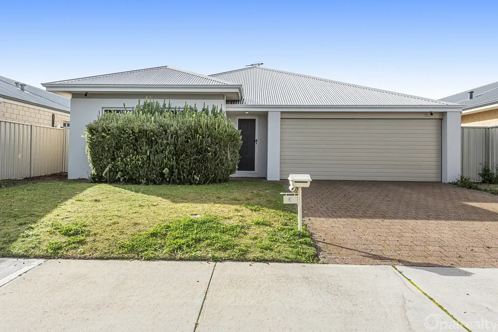Close to Schools, Parks & Stunning Coastline