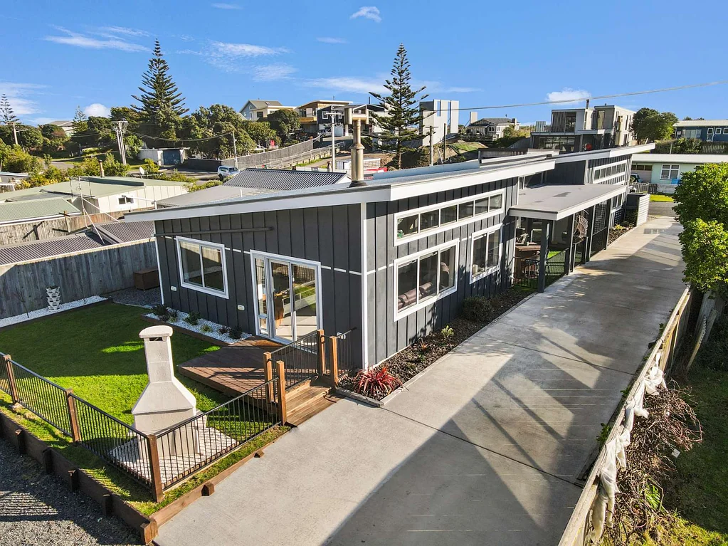 Waitarere Beach 3ਬੈੱਡਰੂਮ Location and Luxury Just Across From The Beach!