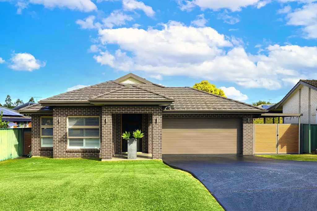 Werrington County 4 Bedroom Modern Luxury with Full Side Access!!
