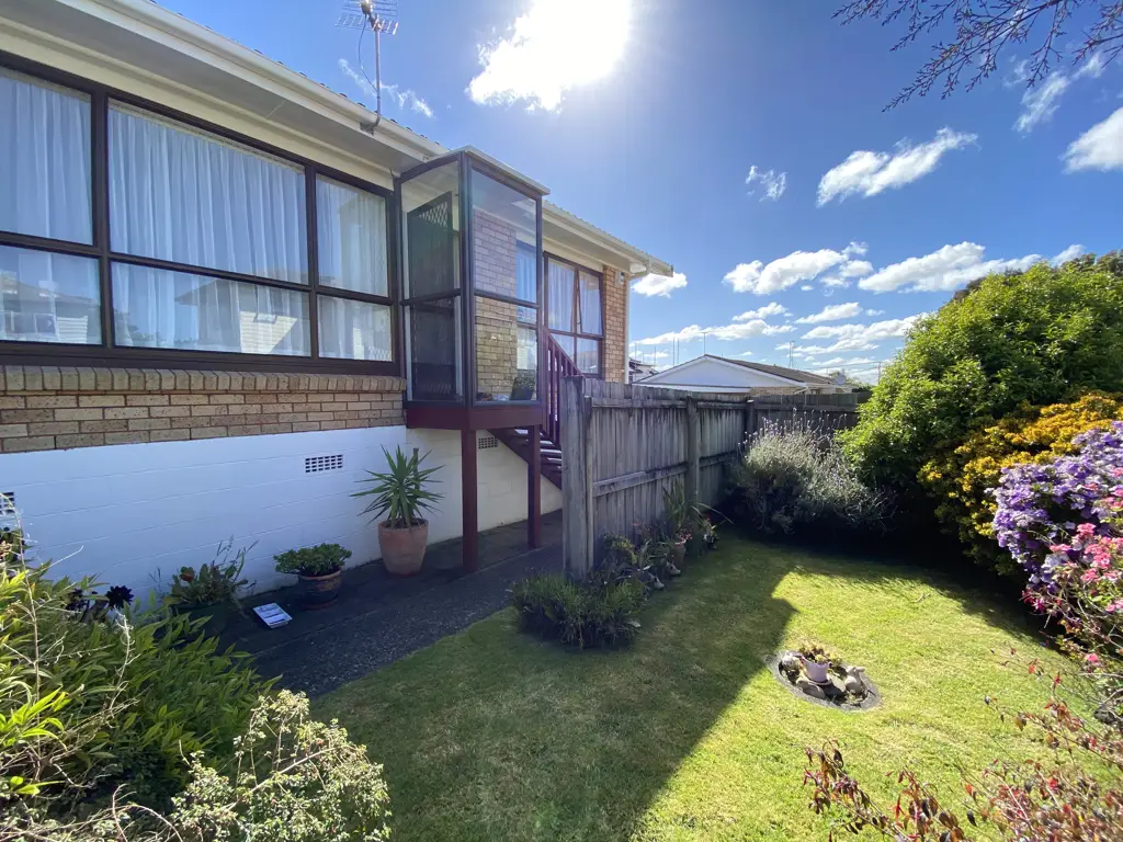 Charming 2 Bedroom Unit - Water & Lawn maintenance Included !!