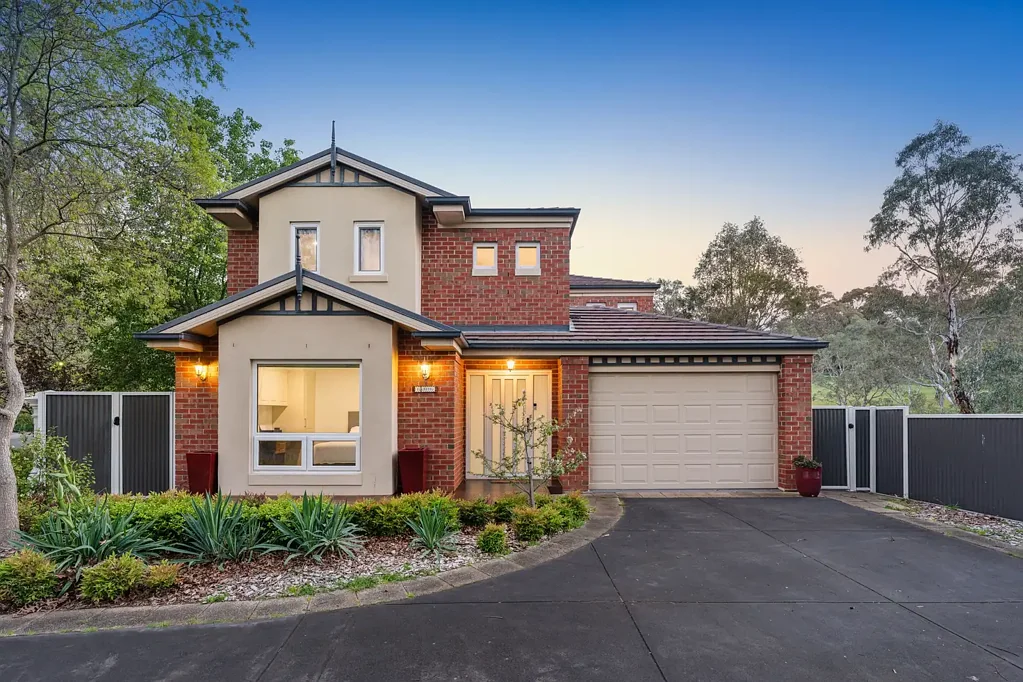 Coromandel Valley 5房  Stylish Family Living in a Peaceful, Leafy Pocket