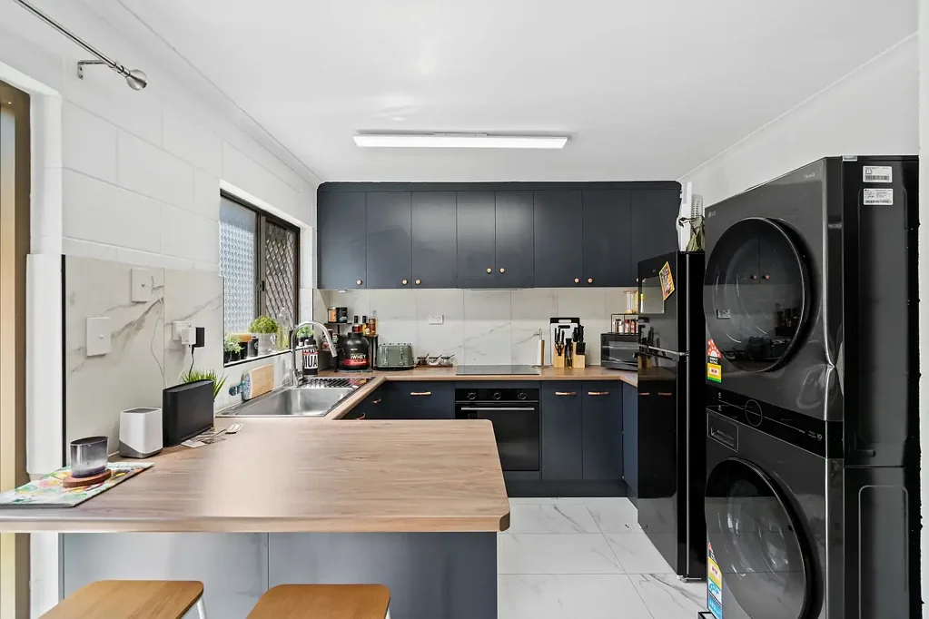 Woree 2房  Freshly Renovated & So Convenient!!