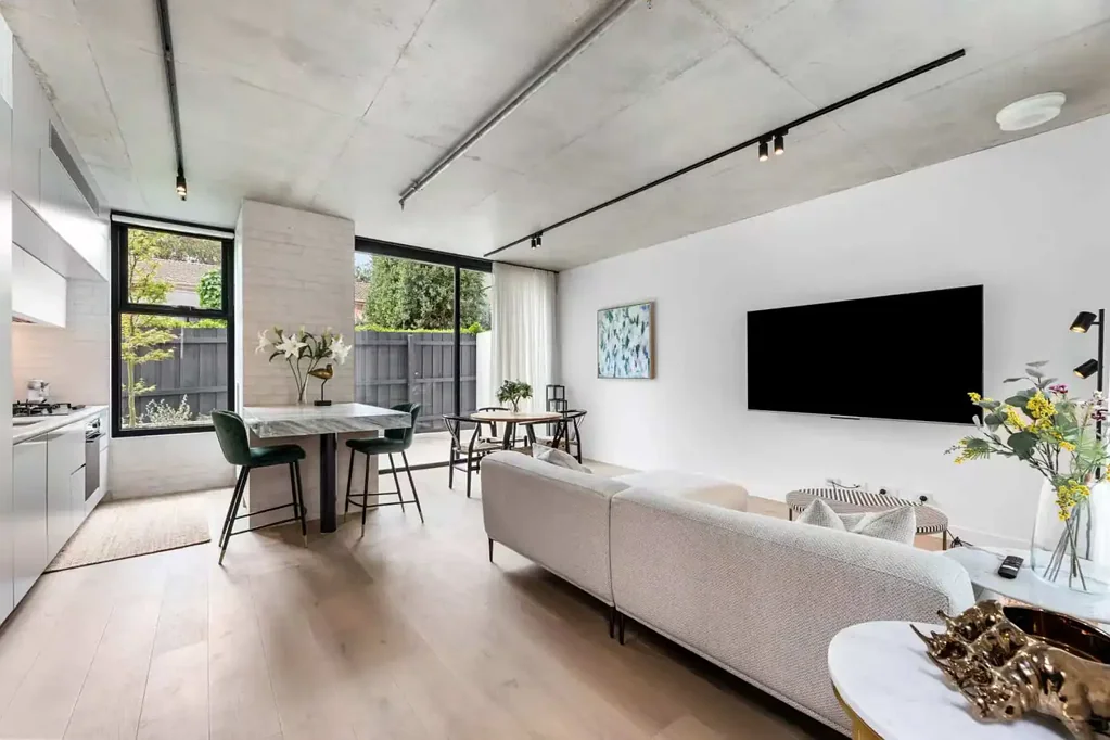 Fully Furnished Modern Townhouse in Vibrant St Kilda